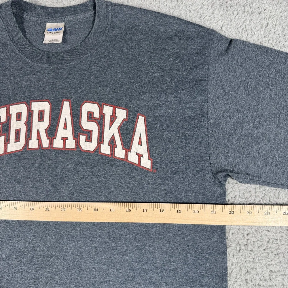 Nebraska Cornhuskers T-Shirt Size Large Gray University College Logo - Picture 5 of 7